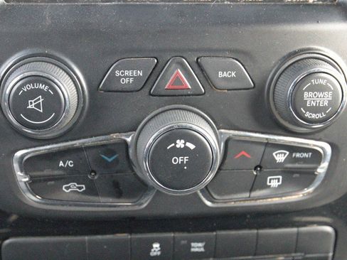 Used 2014 RAM 1500 Sport w/ Remote Start & Security Group image 23