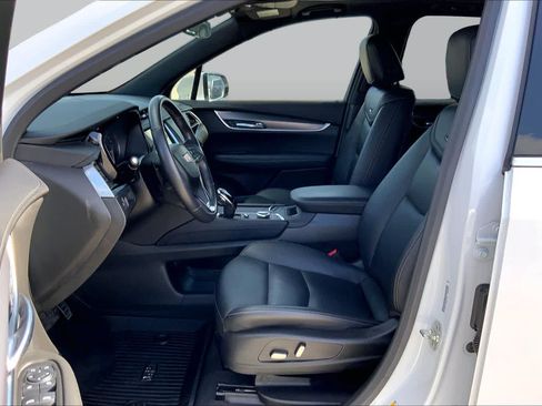 Certified 2024 Cadillac XT6 Luxury FWD image 8