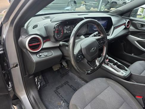 Used 2024 Chevrolet Trax RS FWD image 20