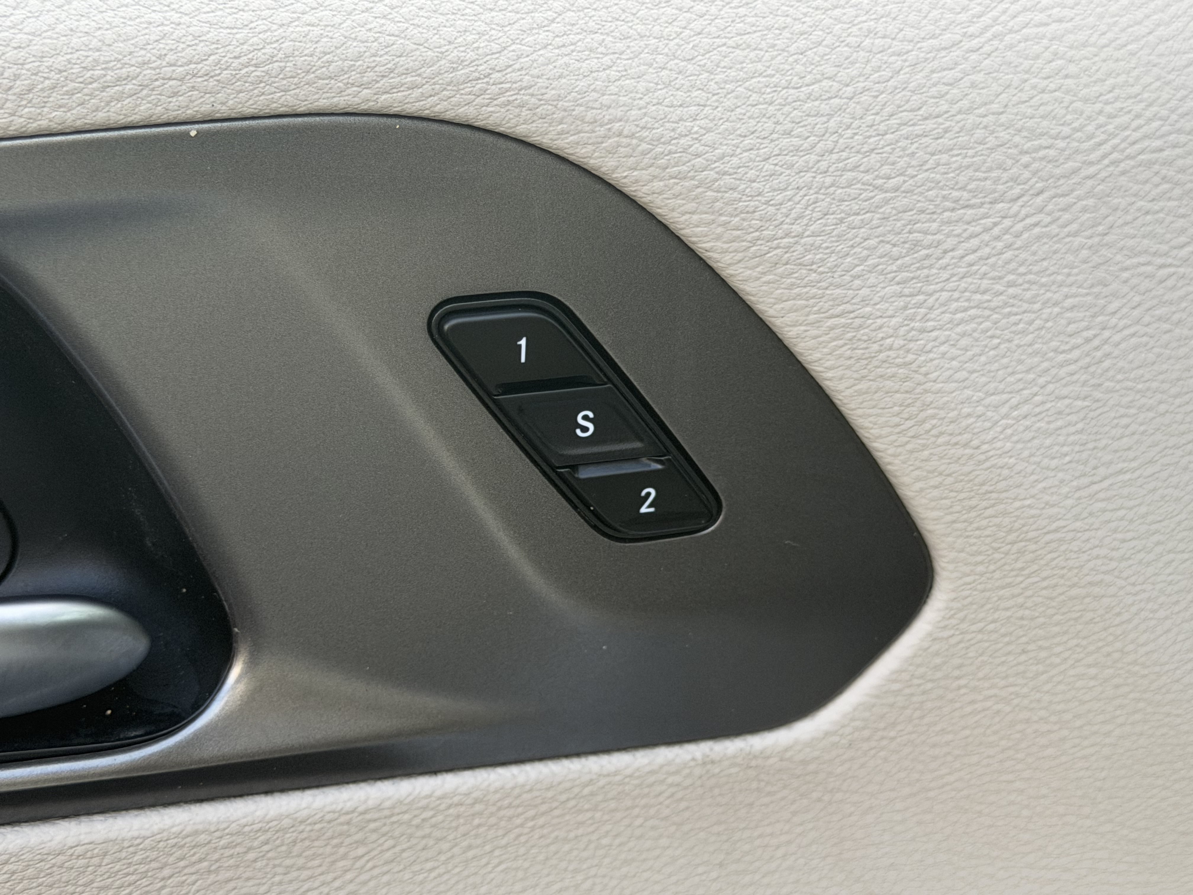 Certified 2024 Chrysler Pacifica Limited FWD image 21