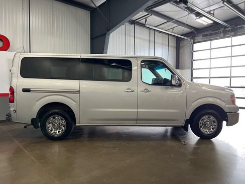 Used 2017 Nissan NV 3500 SV RWD image 4