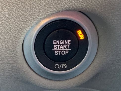 Used 2024 Chrysler Pacifica Touring-L image 35