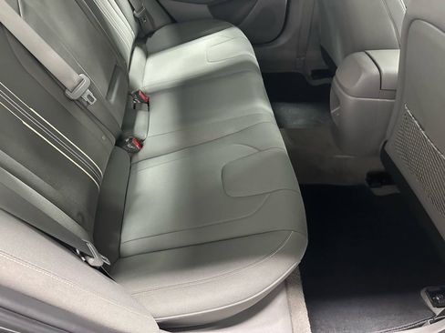 Used 2025 Hyundai Elantra SEL image 48