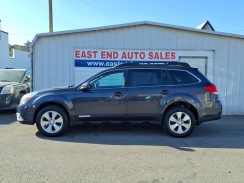 Used 2010 Subaru Outback 3.6R Limited w/ Popular Equipment Group 2A image 2