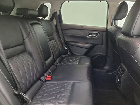 Used 2021 Nissan Rogue Platinum image 19