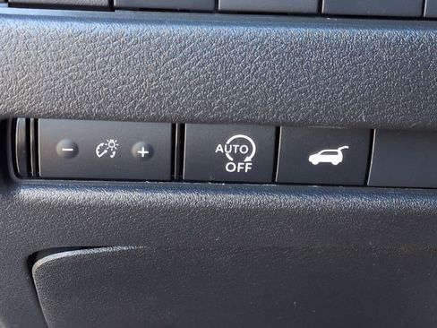 Used 2025 Nissan Rogue SV image 21