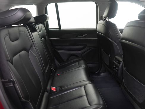 Used 2023 Jeep Grand Cherokee Limited image 12