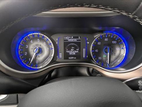 Used 2023 Chrysler Voyager LX image 27