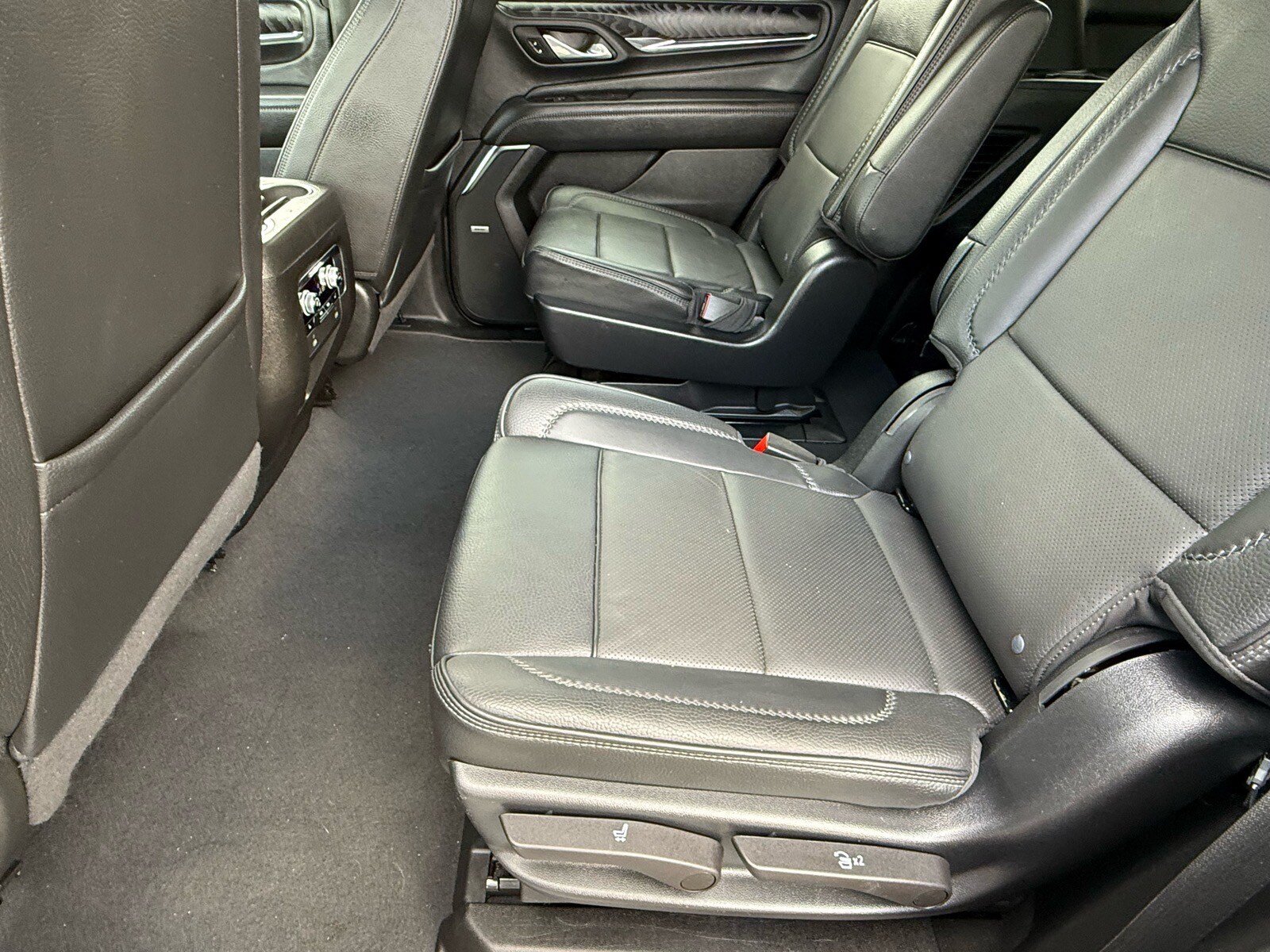 Used 2023 GMC Yukon Denali AWD/4WD image 12