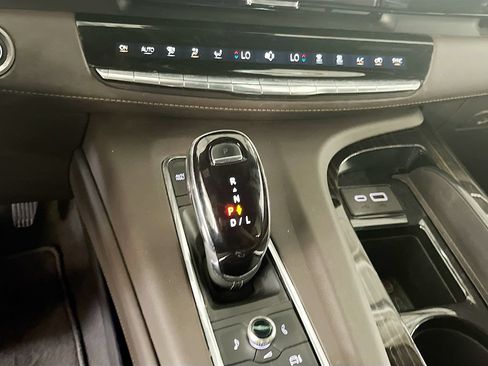 Used 2023 Cadillac Escalade Premium Luxury AWD/4WD image 16