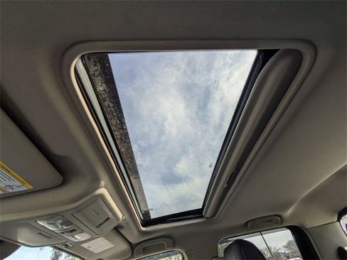 Used 2024 Nissan Frontier SL w/ Technology Package image 22