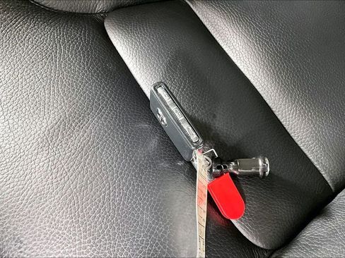 Used 2024 Volvo XC90 B6 Plus image 10