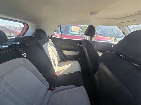 Used 2022 Hyundai Venue SEL image 6