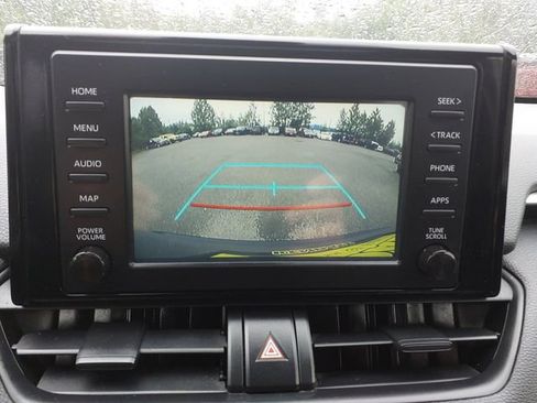 Used 2019 Toyota RAV4 XLE AWD/4WD image 16