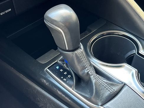 Used 2019 Toyota Camry SE FWD image 25