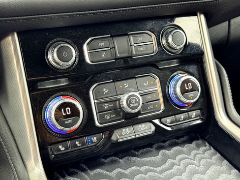 Used 2024 GMC Yukon Denali image 30