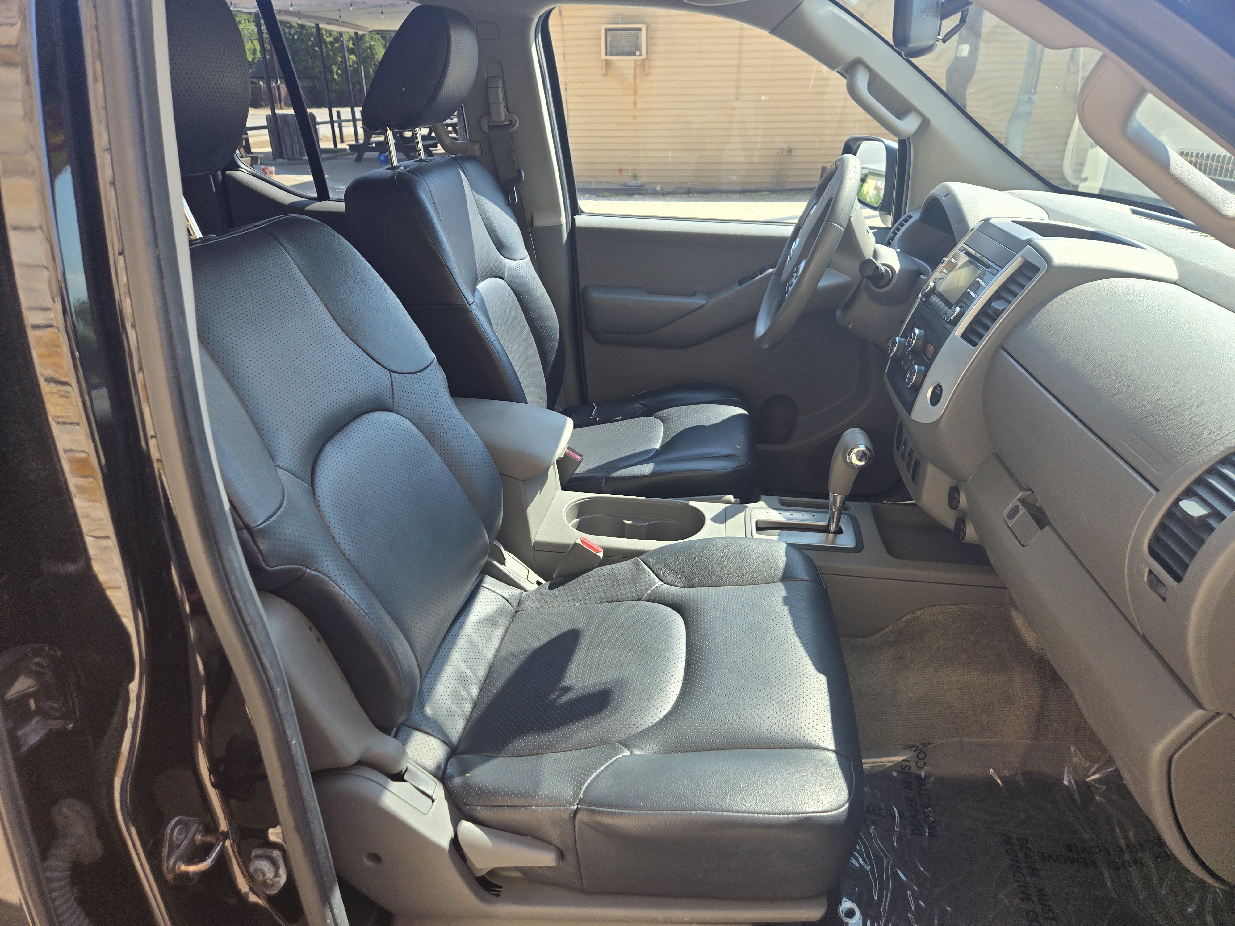 Used 2013 Nissan Frontier SV w/ SV Value Truck Pkg RWD image 9
