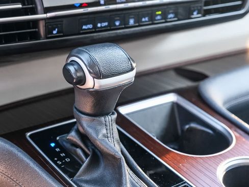 Certified 2024 Toyota Sienna XLE FWD image 24