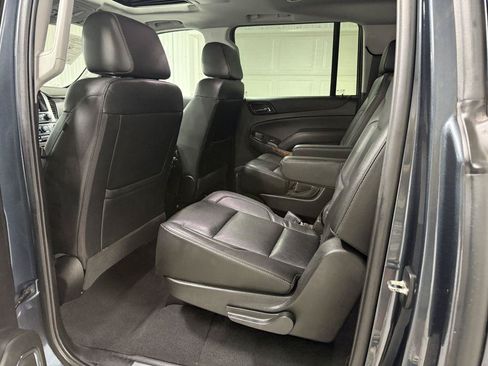 Used 2020 Chevrolet Suburban Premier AWD/4WD image 30