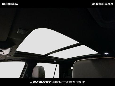 Used 2022 GMC Yukon SLT w/ SLT Premium Package image 12