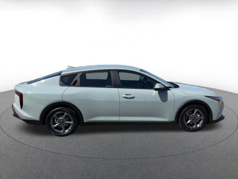 Used 2025 Kia K4 LXS image 16