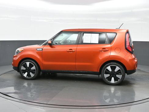 Used 2019 Kia Soul + FWD image 3