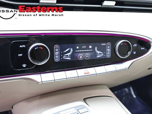 Used 2022 Genesis GV70 3.5T Sport w/ Sport Prestige Package AWD/4WD image 19