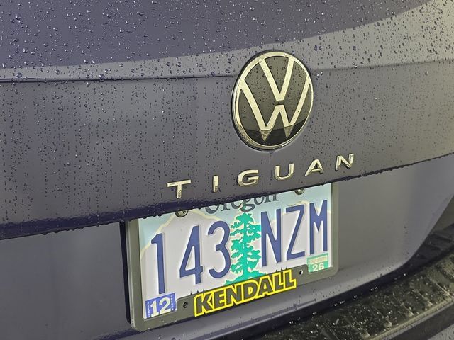 Used 2023 Volkswagen Tiguan SEL R-Line AWD/4WD image 11