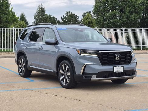Used 2023 Honda Pilot Elite image 4