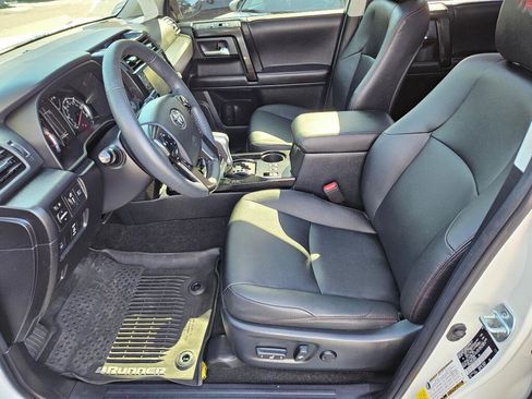Used 2020 Toyota 4Runner TRD Off-Road Premium w/ Moonroof Package AWD/4WD image 14