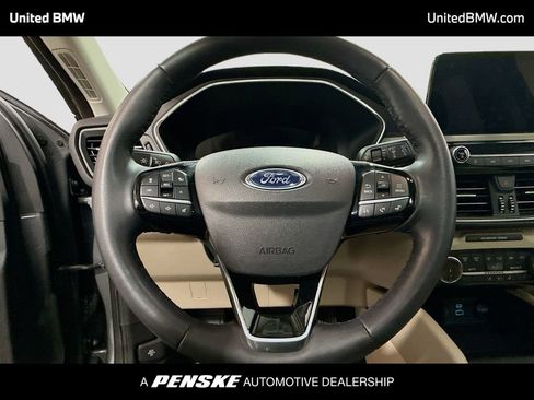 Used 2022 Ford Escape Titanium image 6