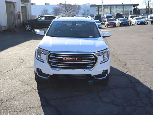 Certified 2024 GMC Terrain SLT image 3