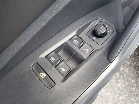 Used 2020 Volkswagen Jetta SE w/ SE Cold Weather Package image 13