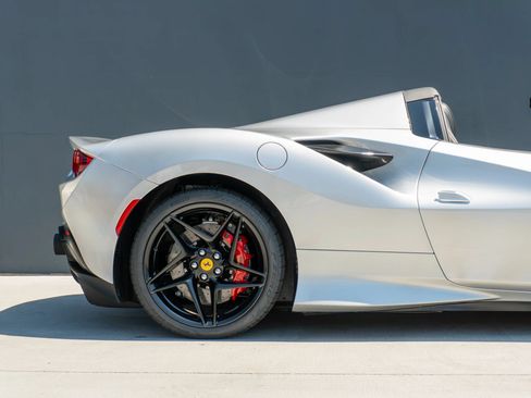 Used 2022 Ferrari F8 Tributo RWD image 35