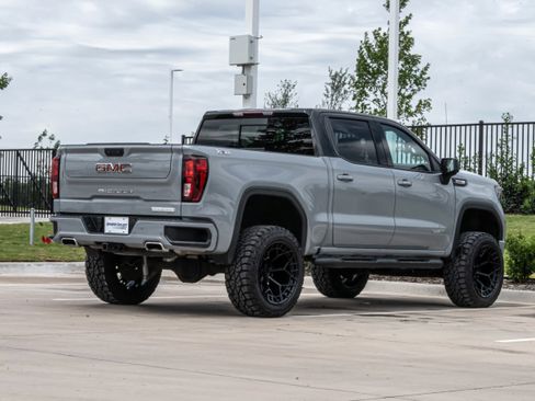 Used 2024 GMC Sierra 1500 Elevation w/ Preferred Package AWD/4WD image 9