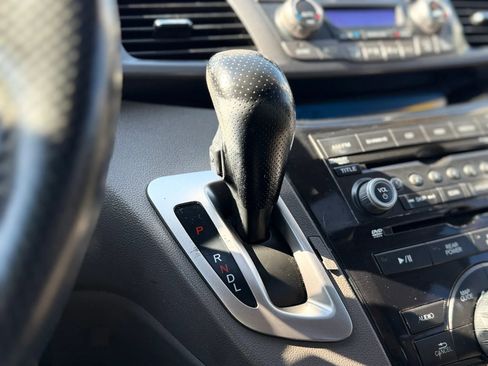 Used 2013 Honda Odyssey Touring Elite image 32