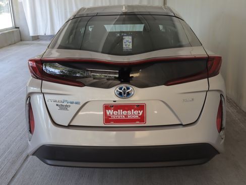 Used 2021 Toyota Prius Prime XLE FWD image 26