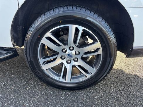 Used 2024 Ford Expedition Max Limited image 9
