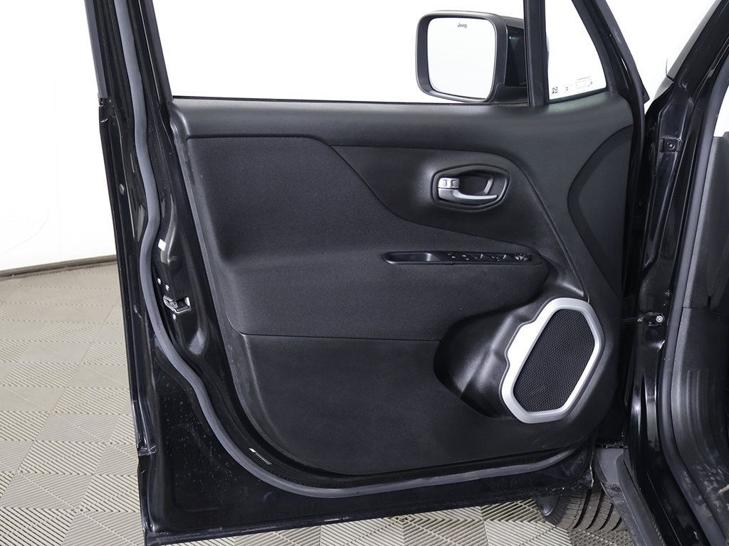 Used 2019 Jeep Renegade Latitude AWD/4WD image 19