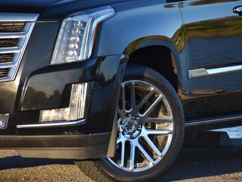Used 2015 Cadillac Escalade Premium image 7