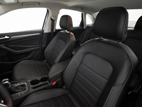 Used 2024 Volkswagen Jetta SE image 12