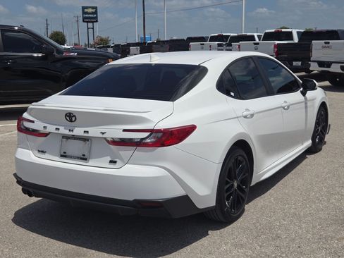 Used 2025 Toyota Camry Hybrid FWD image 4
