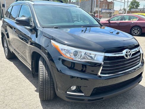 Used 2015 Toyota Highlander XLE AWD/4WD image 2
