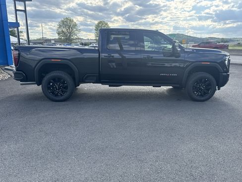 New 2026 GMC Sierra 2500 AT4 w/ AT4 Premium Plus Package AWD/4WD image 2