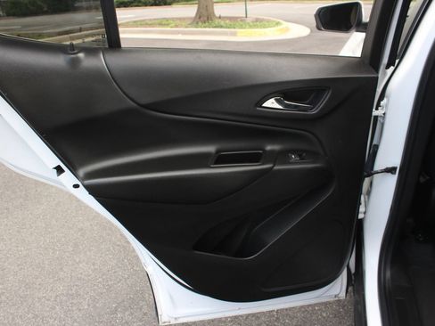 Used 2022 Chevrolet Equinox LT FWD image 21