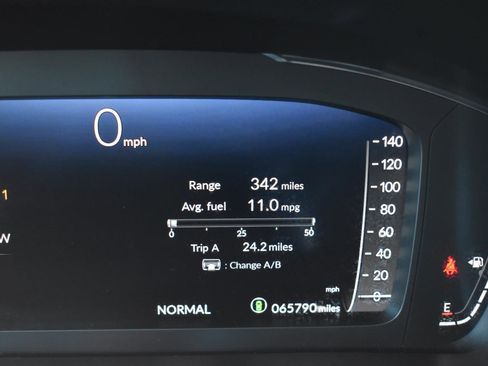 Used 2023 Honda Pilot Elite image 7