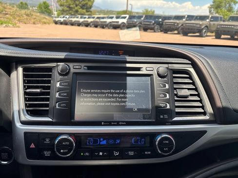 Used 2018 Toyota Highlander XLE AWD/4WD image 15
