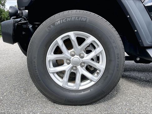 Used 2023 Jeep Wrangler Sport AWD/4WD image 9
