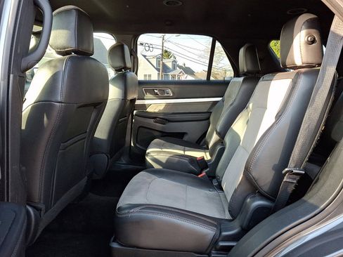 Used 2017 Ford Explorer XLT w/ Equipment Group 202A image 18