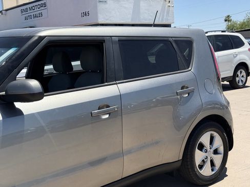 Used 2016 Kia Soul FWD image 13